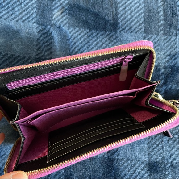 NWOT Dooney & Bourke It’s a Small World Wallet Wristlet - Picture 3 of 5